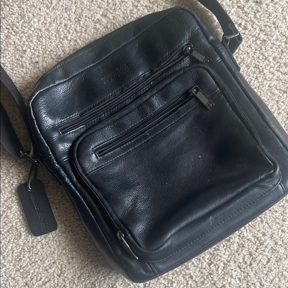 Kenneth Cole Black Leather Messenger Bag with Classic Design